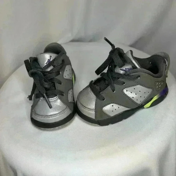 Toddler Nike Air Jordan VI 6 Dark Grey Ultraviolet Wolf Grey Sz 4C Retro - Picture 1 of 9